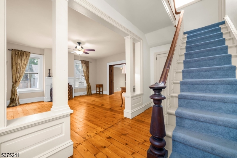 21 W Stewart St