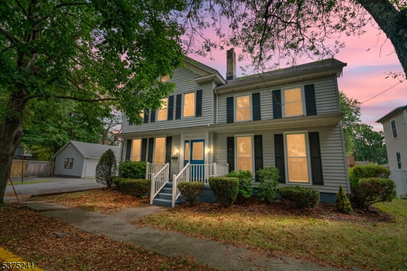 21 W Stewart St