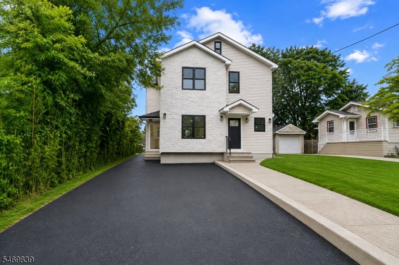 25 Oneida Ave
