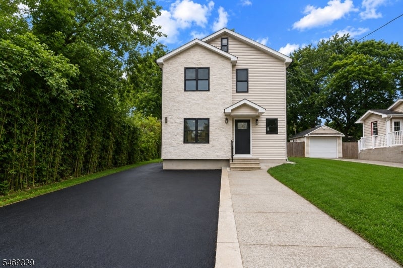 25 Oneida Ave