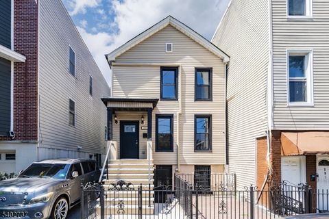 299 Halladay St Jersey City NJ 07304