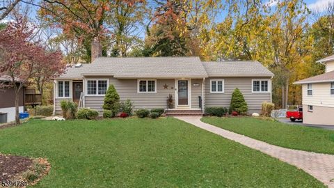 Photo of 568 Mountainview Ter, Dunellen, NJ 08812 (MLS # 3995658)