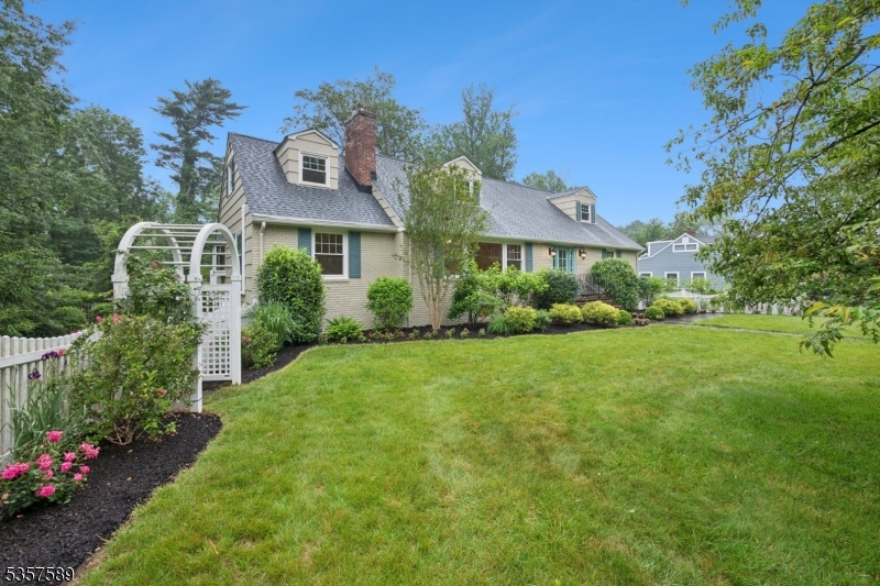 25 Woodcliff Dr