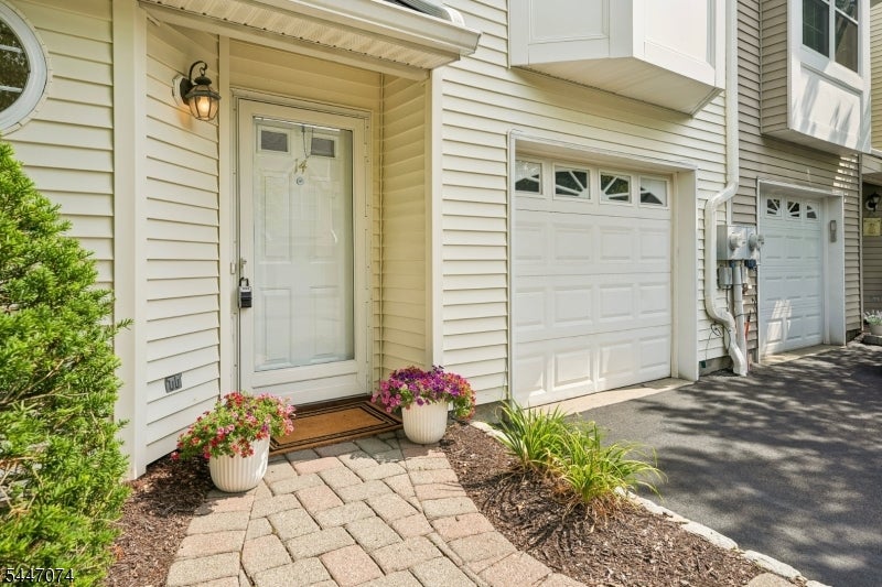14 Helen Way
