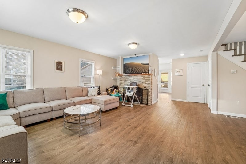 12 Shore Rd