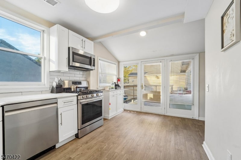12 Shore Rd