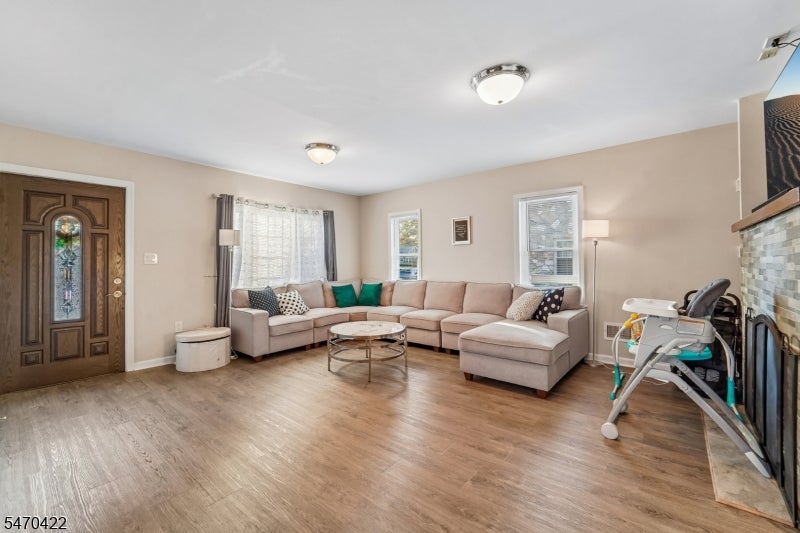 12 Shore Rd