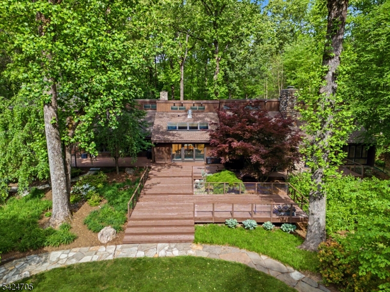 85 Crest Dr