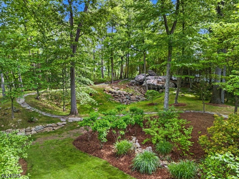 85 Crest Dr
