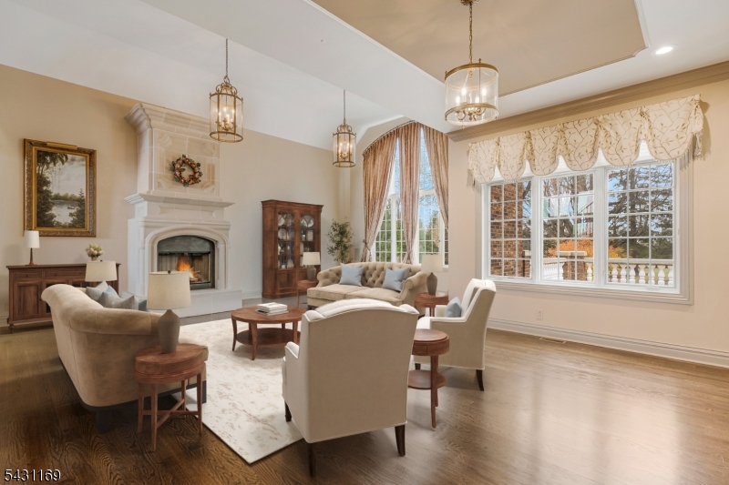 3 Crownview Ln