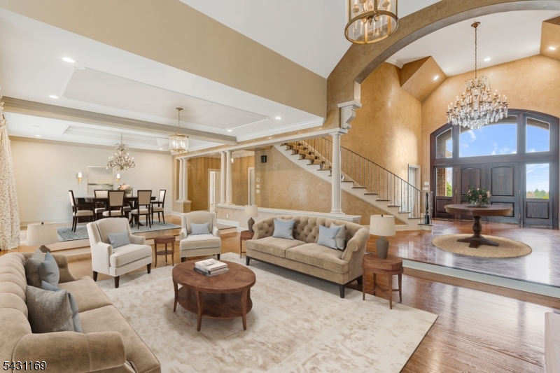 3 Crownview Ln