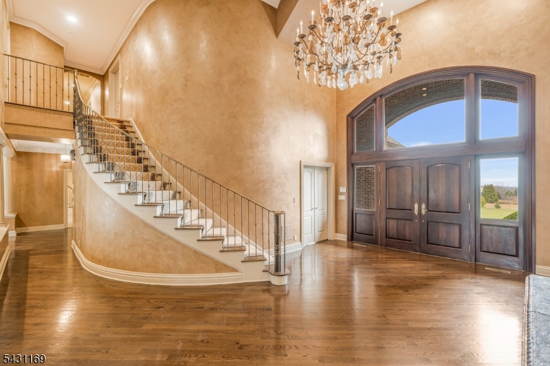 3 Crownview Ln