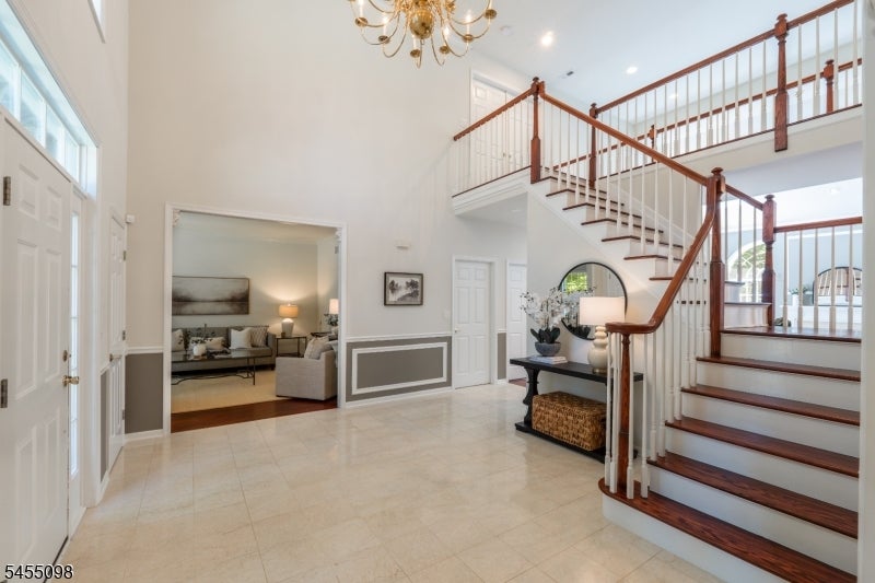 1 Red Oak Ln