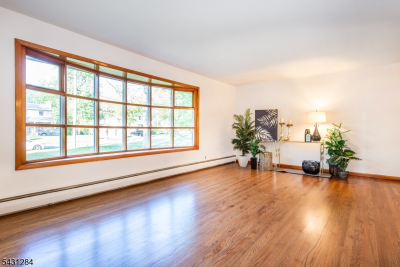 25 Robbins Ave