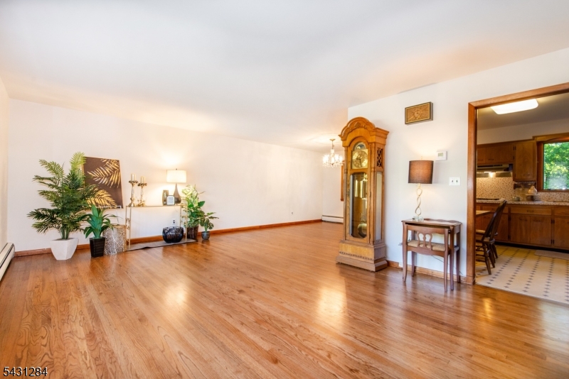 25 Robbins Ave