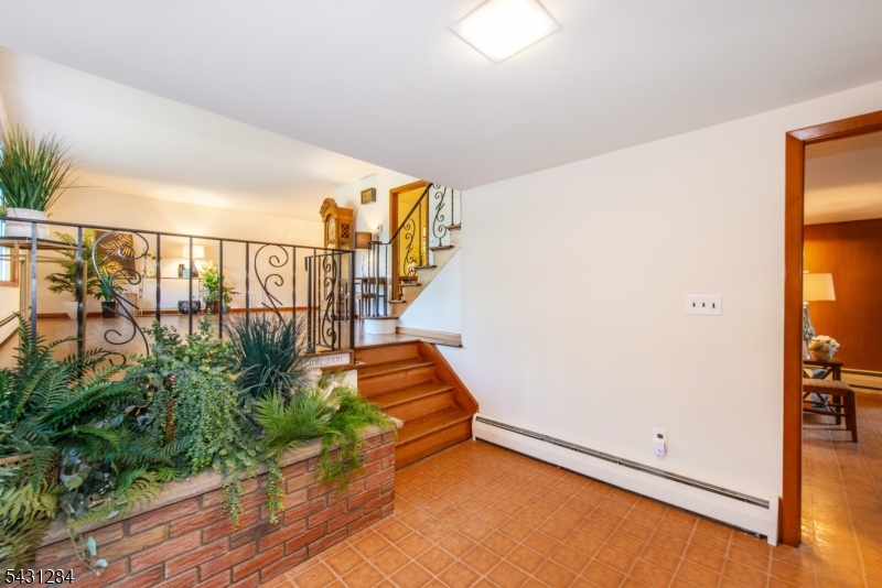 25 Robbins Ave