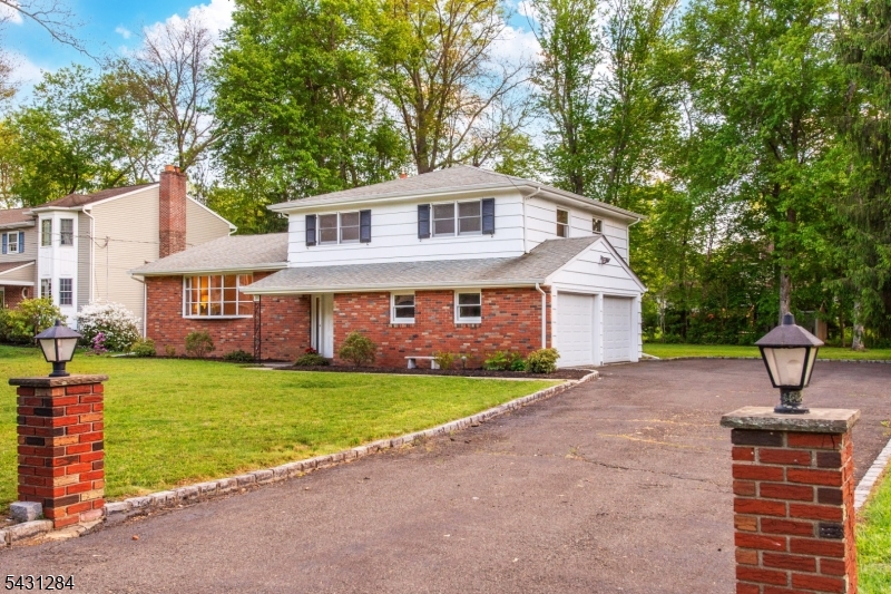 25 Robbins Ave
