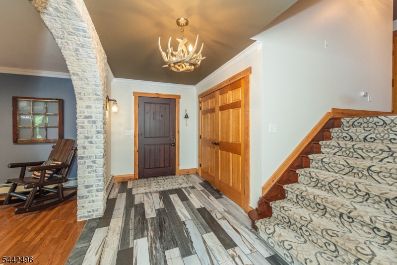 16 Tumbling Brook Rd