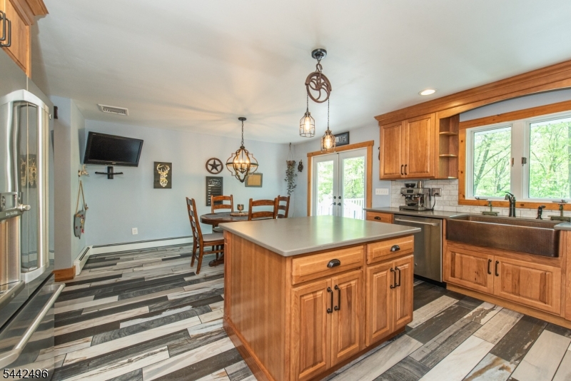 16 Tumbling Brook Rd