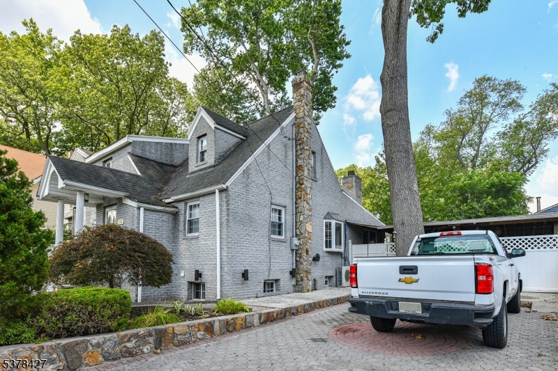 156 E Linden Ave