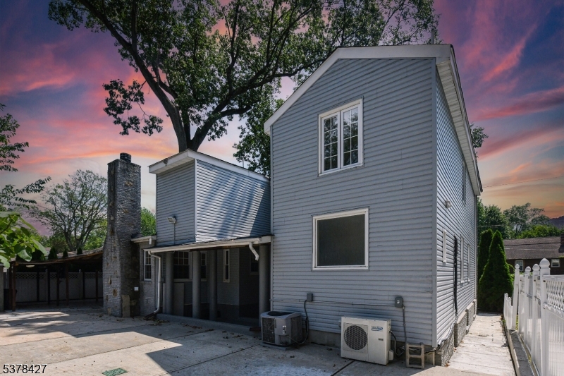 156 E Linden Ave
