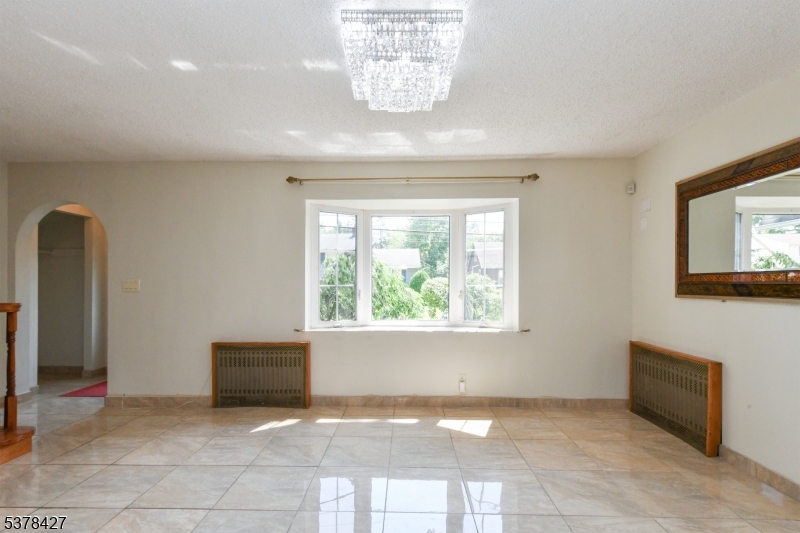 156 E Linden Ave