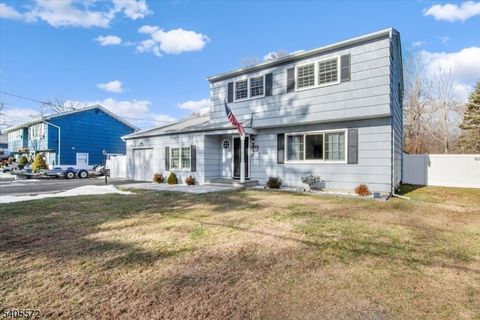 21 Beacon Rd Hopatcong Boro NJ 07843