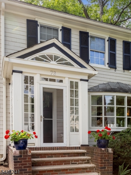 73 Hawthorne Ave