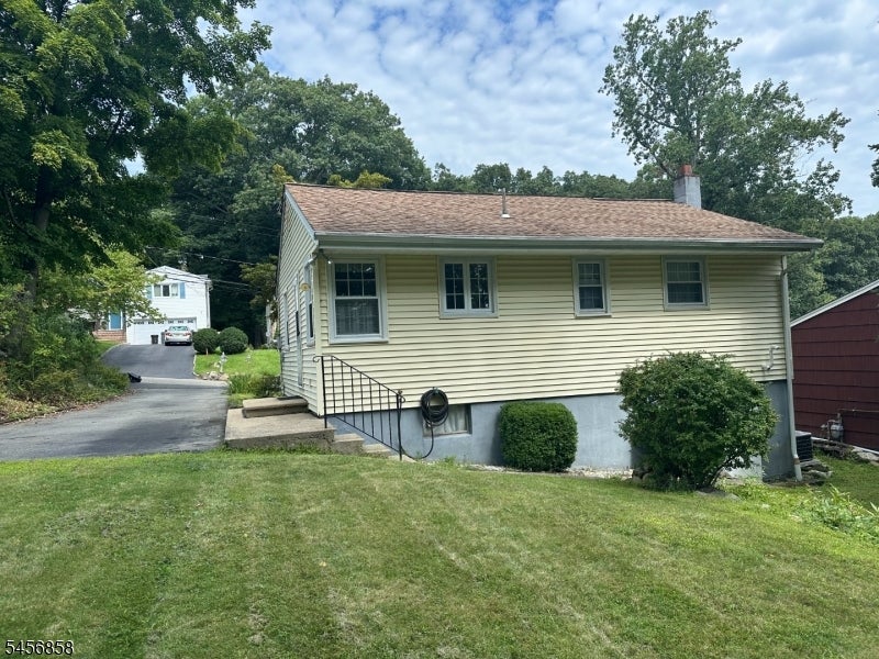 97 Cayuga Ave
