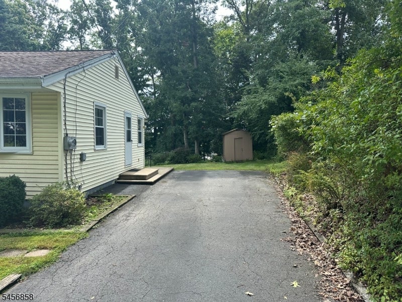 97 Cayuga Ave