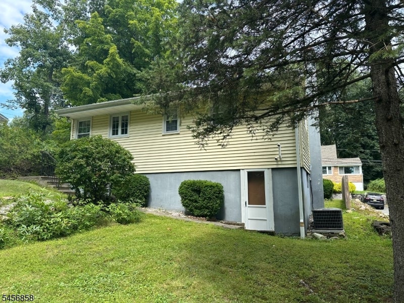 97 Cayuga Ave