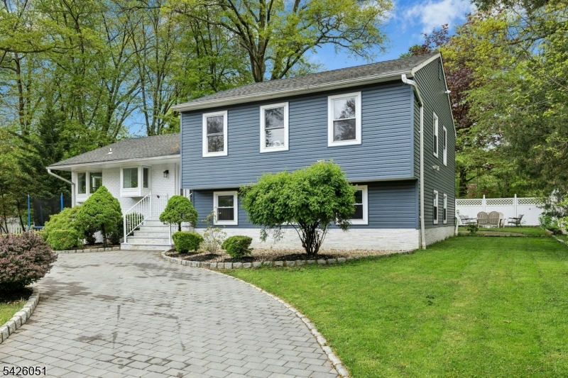 15 Roosevelt Ave