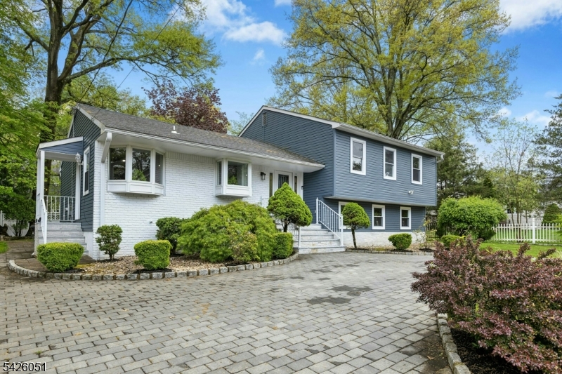 15 Roosevelt Ave
