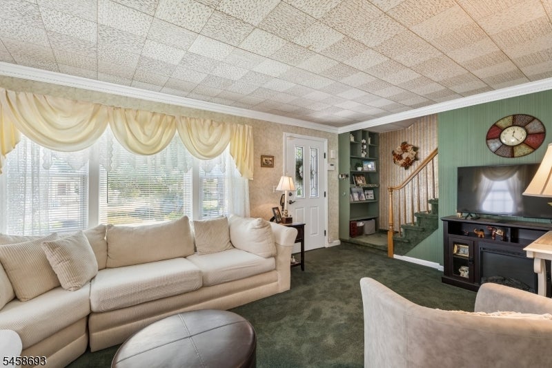 25 Swan Rd