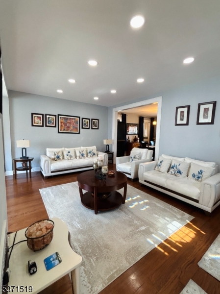 57 E 8Th St