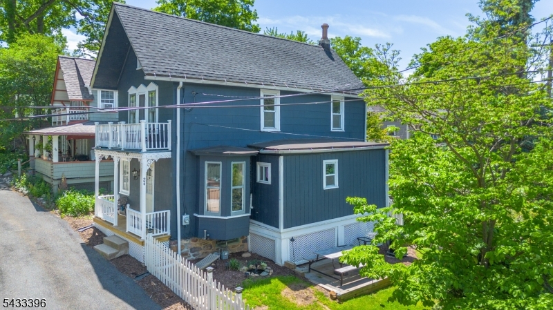 24 Simpson Ave