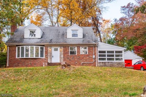 Photo of 63 Ruff Ct, North Haledon, NJ 07508 (MLS # 3995131)