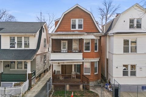 550 Norwood St East Orange City NJ 07018