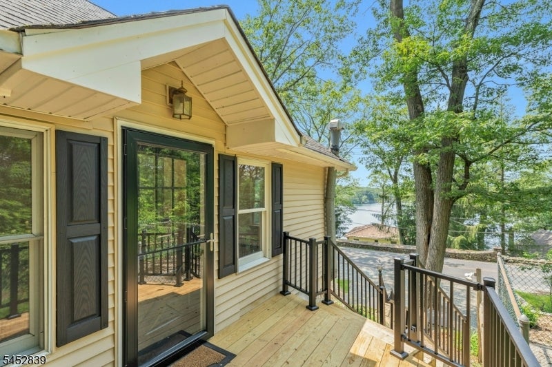 358 Lakeview Ave