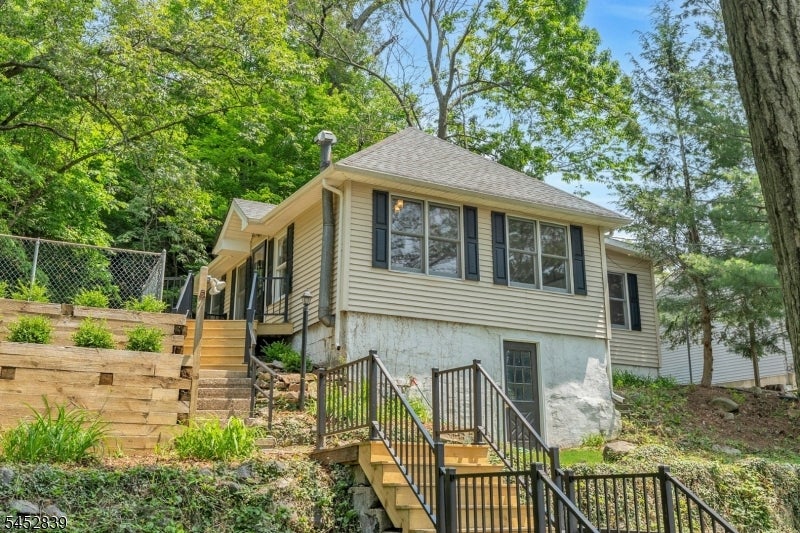 358 Lakeview Ave