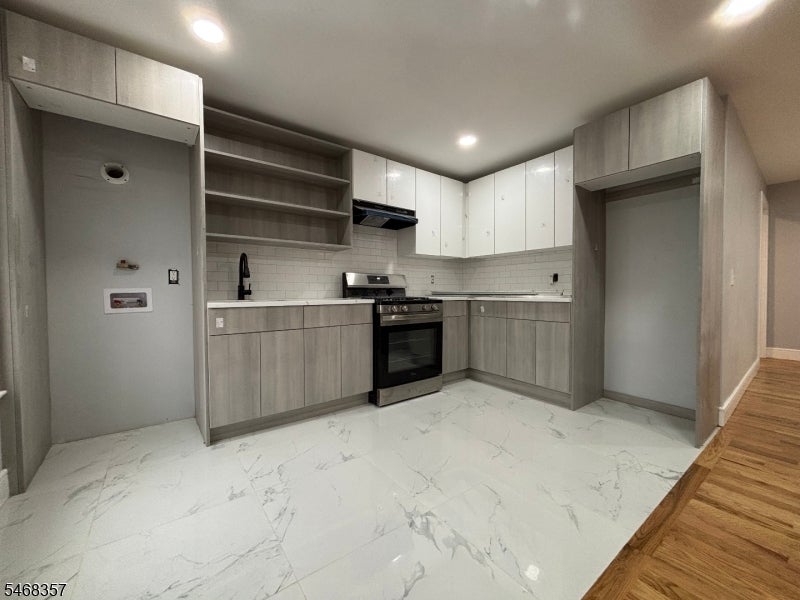 145 Elm St 3