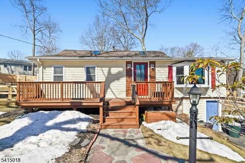 42 Woodside Dr West Milford Twp. NJ 07480