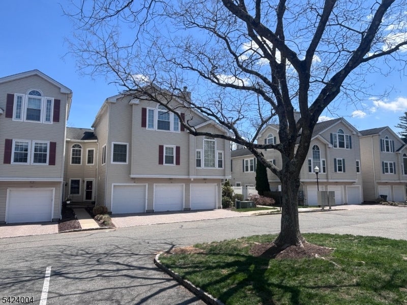 66 Witherspoon Ct