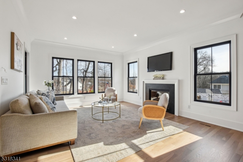 22 Edison Dr