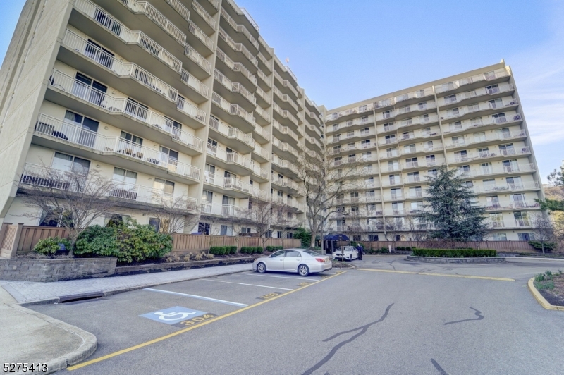 1055 River Rd 202