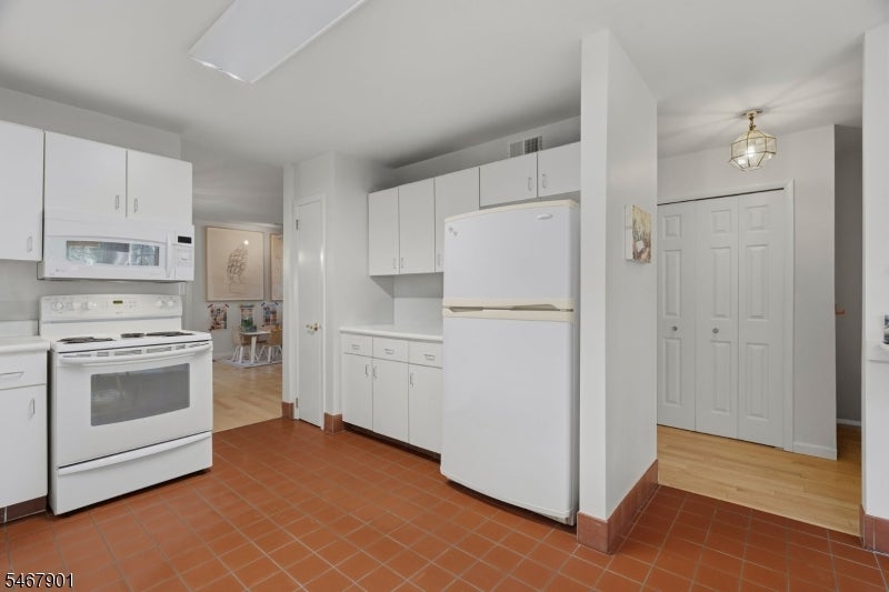 150 Dezenzo Ln