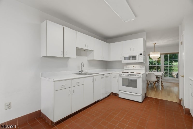 150 Dezenzo Ln