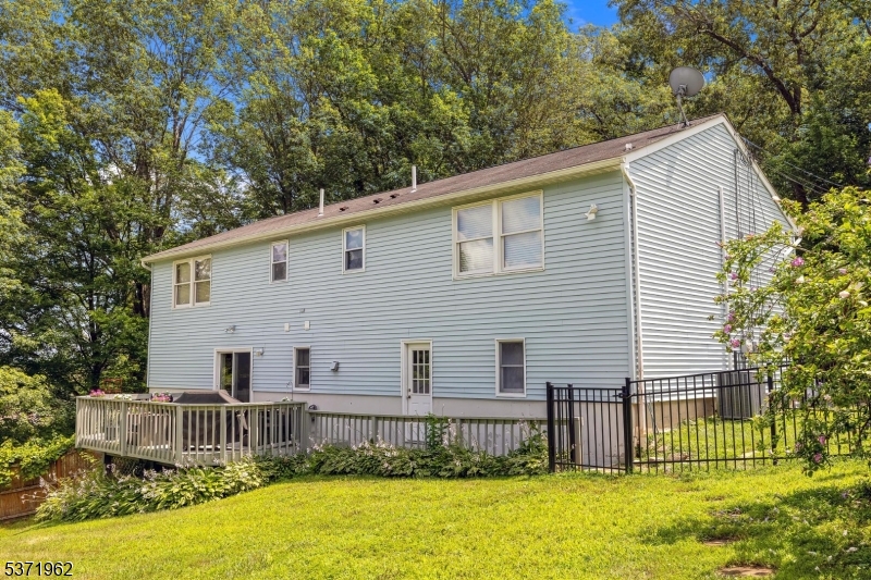 16 Argus St