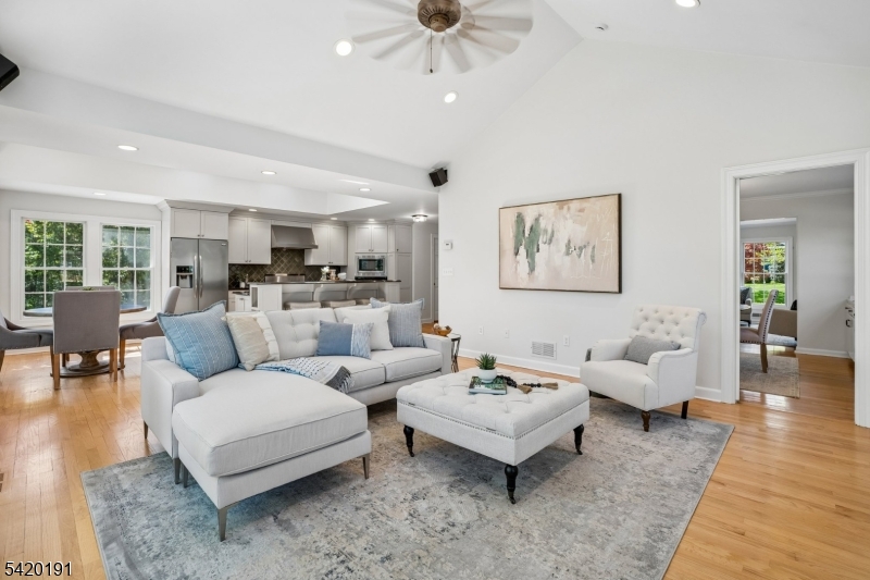 30 Winding Way