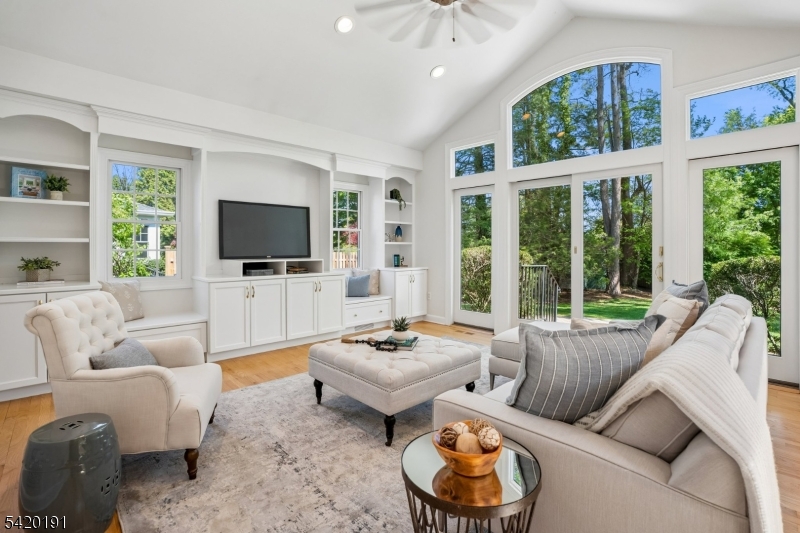 30 Winding Way